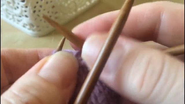 УВИДЕЛА И ЗАХОТЕЛА СВЯЗАТЬ? ПРОСТОЙ МК ШАПОЧКА БИНИ ИЗ ПУХА НОРКИ. KNITTED HAT