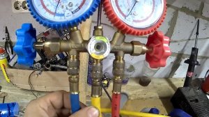 Для чего Индикатор в Смотровом окне Манометрички?