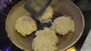 ДРАНИКИ С МЯСОМ! Как приготовить драники  дома//Готовим по мужски