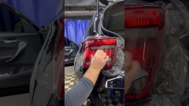 Как клеить пленку на фонари и фары? Оклейка антигравийной тонирующей пленкой фонарей на BMW смотреть онлайн