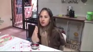 Девушка без рук живет полноценной жизнью