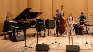 Александра Мостовяк Comes Love