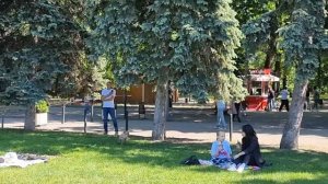 Ника кормит гусей и гуляет в парке 10 мая 2024 года!