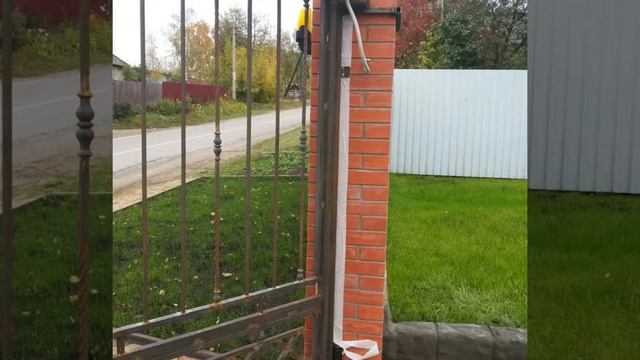 Установка автоматики на распашные ворота, автоматический привод для откатных ворот.