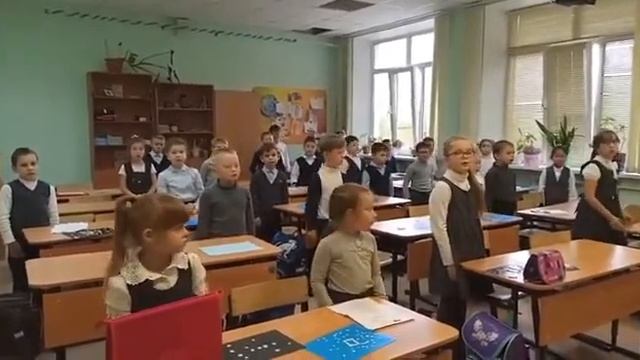 Во всех регионах России?? уроки в школах начинаются с гимна. смотреть онлайн