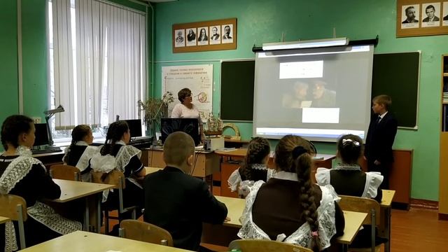 Фрагмент занятия в ГПД на тему "Сергей Есенин", 4 класс. Воспитатель ГПД Костина Г. Г. смотреть онлайн