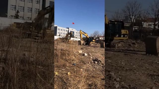 rc excavator working