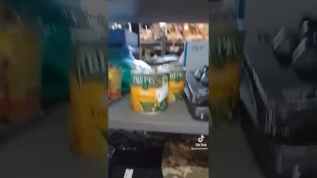 В Харькове в военторге продают консервы, которыми должны были снабжать боевиков ВСУ