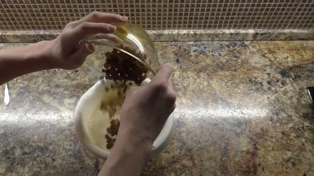 Кексики на кефире с изюмом за 10 минут. Простой рецепт