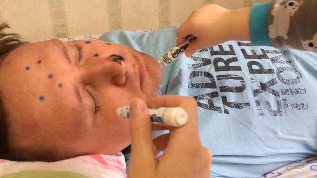 Челлендж/Challenge/ Разукрасили папу пока он спал