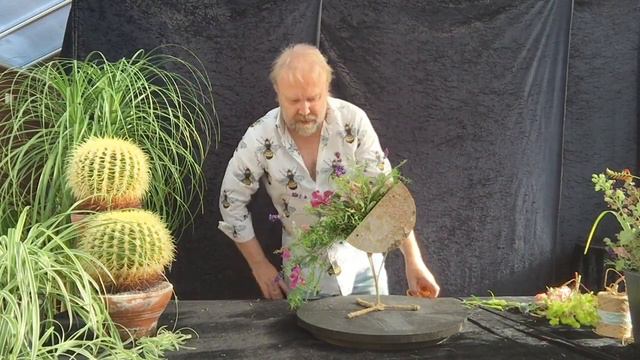 The Floral Enthusiast - Repurposed Rustic Halfmoon Design смотреть онлайн