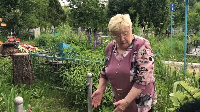 Жители просят передвинуть ограду на могиле Усанова смотреть онлайн