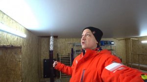 Натяжной потолок в гараже спустя год,показываю его состояние.