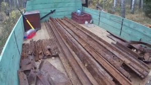 Рельсы пошли одна за одной! Узкоколейка до заброшенного карьера. Металлокоп