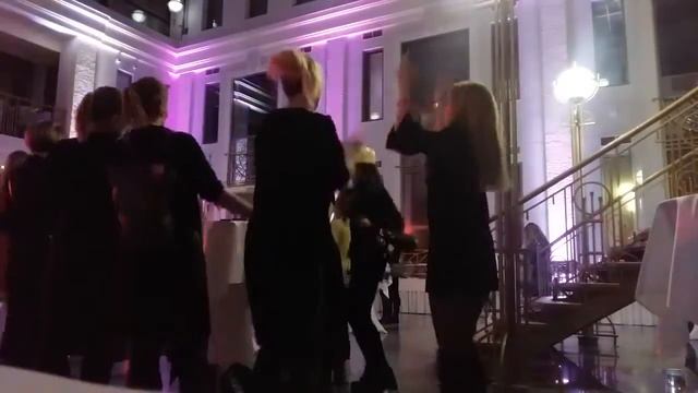 Dj Mike Andreev играет на корпоративном вечере компании смотреть онлайн