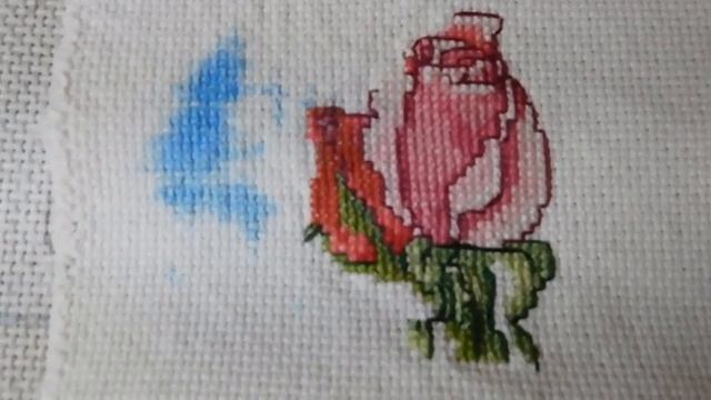 Рулончик вышивок, начатые работы, старая вышивка.