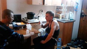 Спор. Кто быстрее выпьет...?