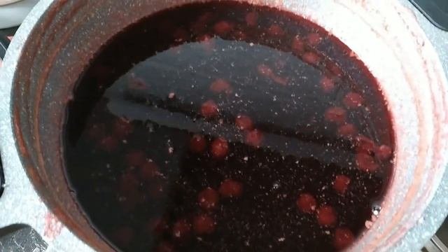 Как сварить варенье из вишни и не уварить ягоды/ Вишневое варенье