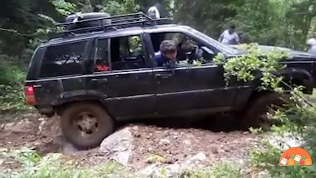 Оффроад по горам | Jeep Cherokee соревнуется Mitsubishi Pajero | Оффроад заруба