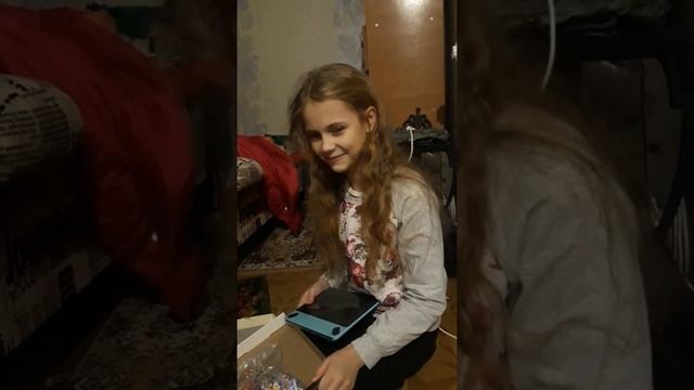 Подарила дочке графический планшет WACOM в коробке с пазлами? смотреть онлайн