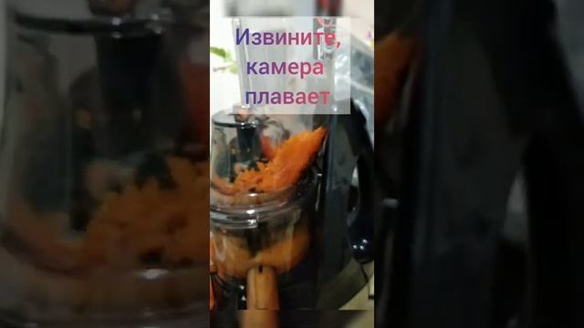 Шнековая соковыжималка Kitfort 1104-2. Выжимаем соки. смотреть онлайн