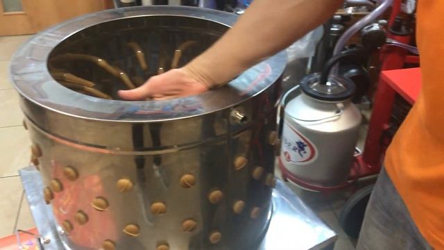 Видеообзор перосъемной машины из нержавейки с системой подачи воды PM60М смотреть онлайн