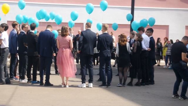 лицей 131 11В / последний звонок / запуск шаров смотреть онлайн