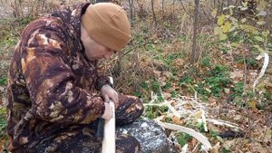 Как сделать арбалет в условиях дикой природы!!!