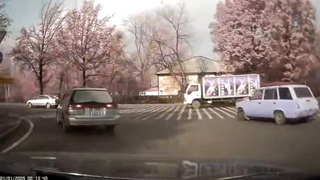 Резкость и видны номера но деревья фиолетовые смотреть онлайн