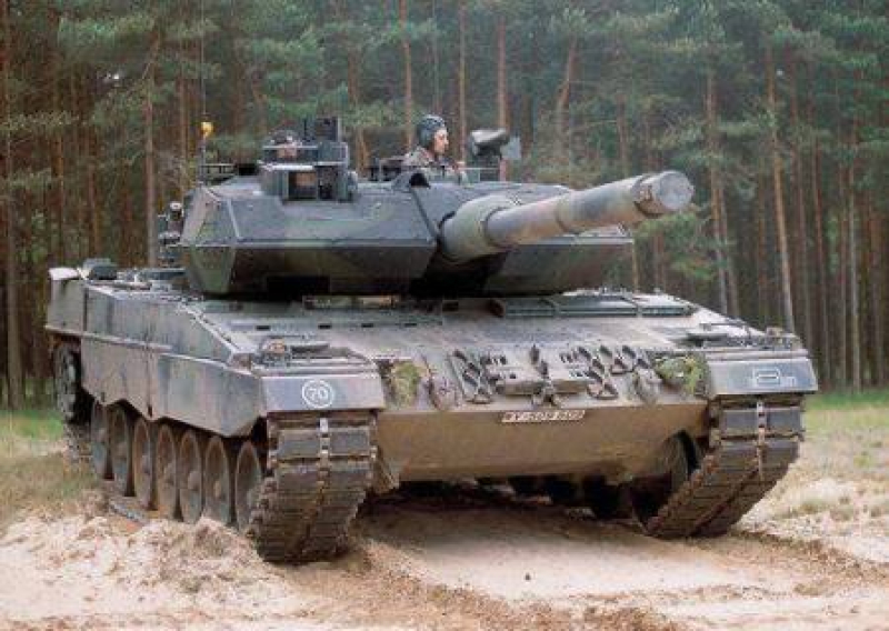 Картаполов заявил, что танки Leopard и Abrams существенно уступают Т-90