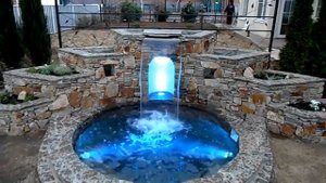 Строительство многоярусной клумбы из камня с водопадом, купелью и с подсветкой