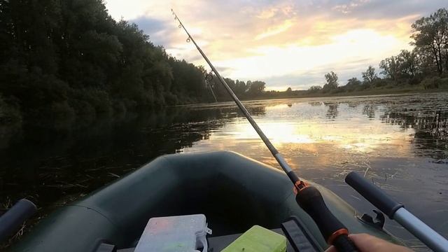 Рвёт силикон в траве . смотреть онлайн