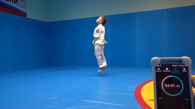 Наибольшее количество прыжков на скакалке (мальчики, 8 лет) смотреть онлайн