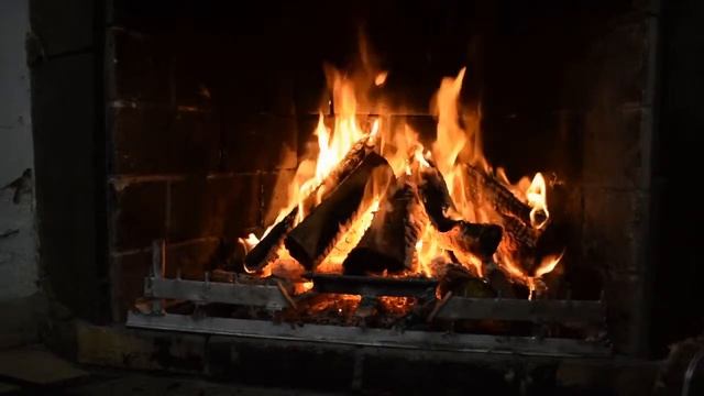 Треск дров в камине. / Шум костра.  / Звуки огня  для снятия стресса,  расслабления.