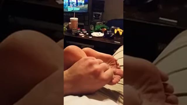 Passed out feet HD смотреть онлайн