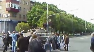 Мариуполь.9 мая,2014.Захват БМП в Мариуполе другой ракурс