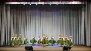 Как за двором, за двором