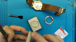 Замена стекла в часах реплике