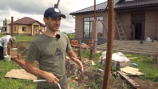 Закладные под домофон и освещение при строительстве забора.