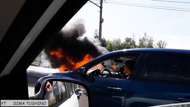 Горит авто - МКАД 72 километр - Тушино 22мая2019 смотреть онлайн