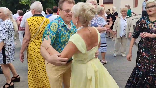 3.07.23г..."Танцуют Ножки"...в Гомельском парке на танцполе... смотреть онлайн