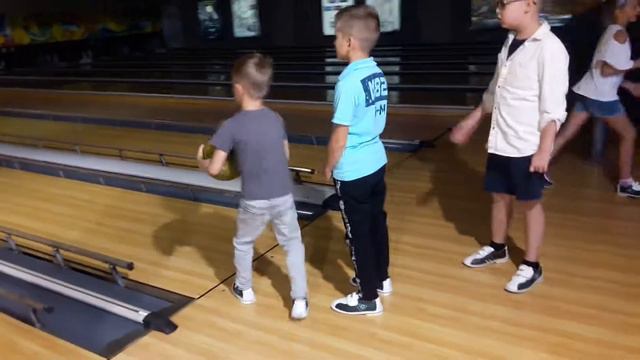 День рождения Влада в боулинге. смотреть онлайн