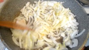 Сазан жареный с луком /Ольга Журавлева/