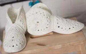 Вяжем уютные домашние тапочки-сапожки крючком своими руками