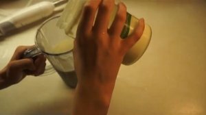 Как сделать молочный коктейль.
