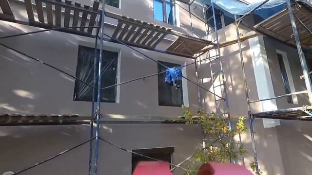 Загрунтовали и подготовили к зиме сложный фасад. пос. Им. Свердлова, Ленинградская область смотреть онлайн