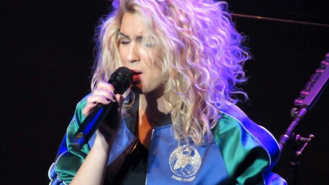 Falling Slow - Tori Kelly Live @ Fox Theater Oakland, CA 5-19-16 смотреть онлайн