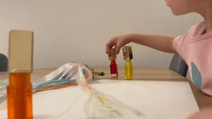 Марина играет в парикмахера