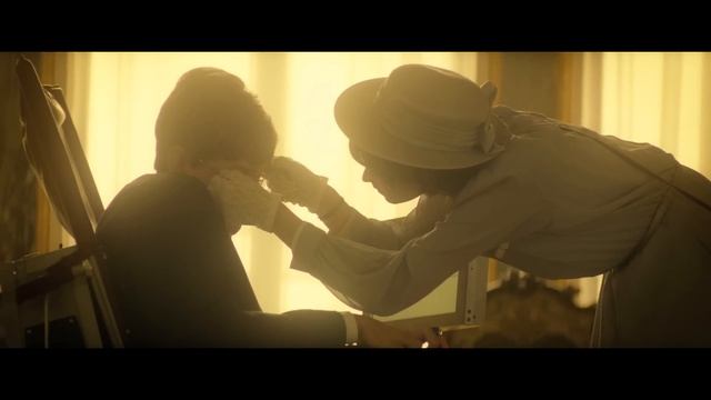 THE THEORY OF EVERYTHING - Screenwriter Featurette