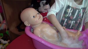 Купаем Baby born в маленькой ванне | VLOG | bathe baby born in the bath